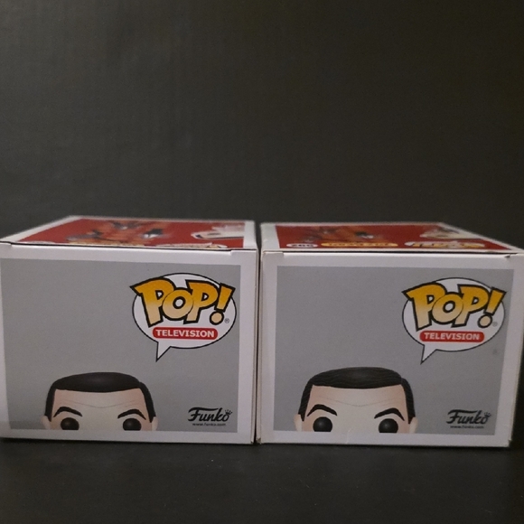 Funko Mr. Bean Pajamas and Mr. Bean Vinyl Figures - Picture 6 of 8